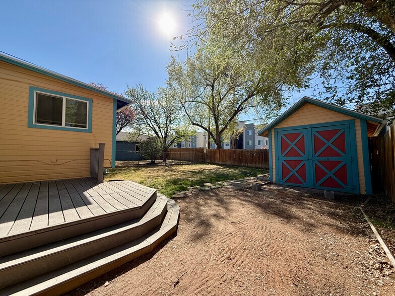 Building Photo - 909 Ouray Ave