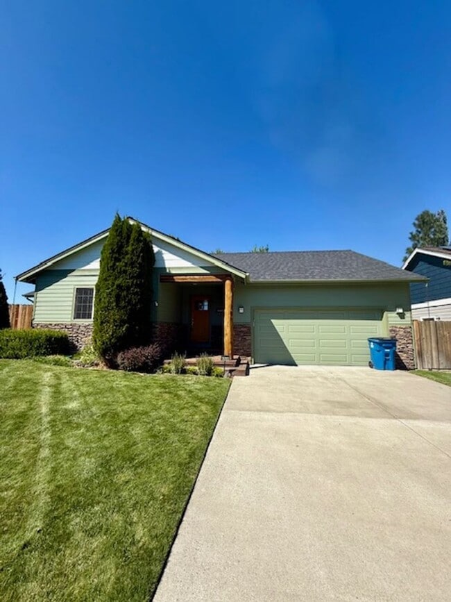 Building Photo - Charming 3 Bedroom Single-Level Home in Ba...