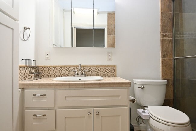 Building Photo - Walk to Japantown,  Updated 2 / 2.5, Cat &...