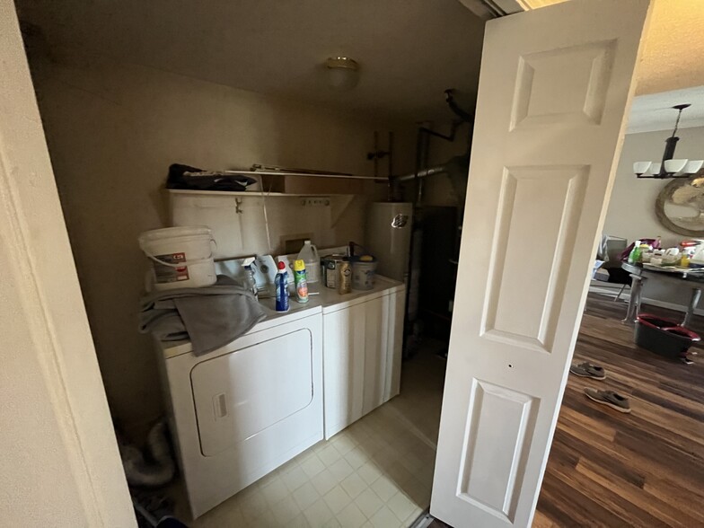 Laundry room - 1710 Charlestown New Albany Rd