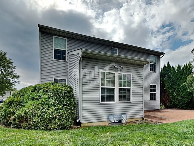 Building Photo - 460 Pewter Hill Ct