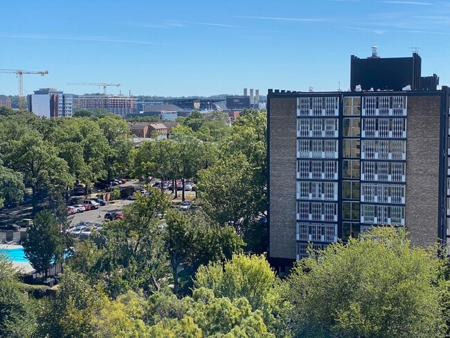 Balcony View SE 2 - 240 M St SW