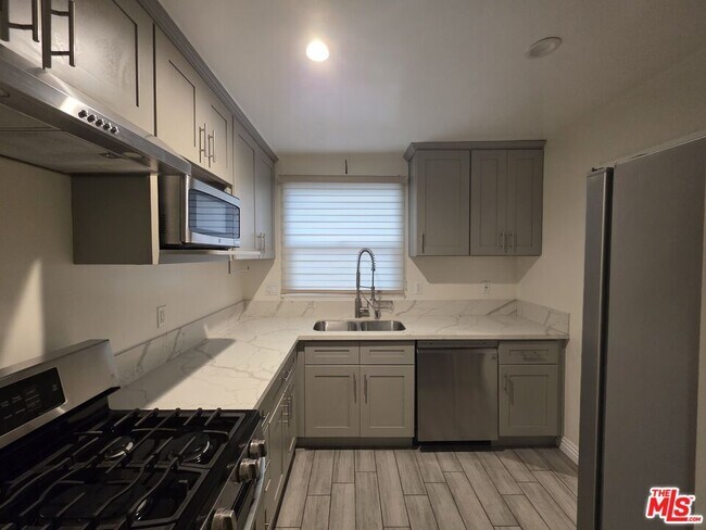 Building Photo - 102 Gaviota Ave