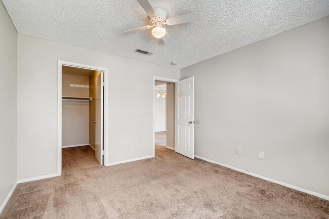 Building Photo - Near Summerlin, Gated Community w/ tons of amenities - Amazing Condo!