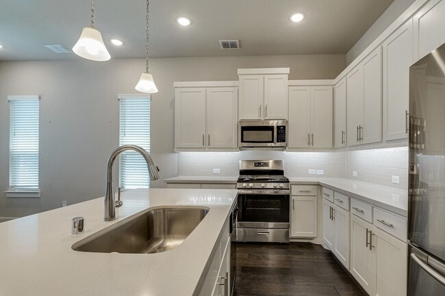 Building Photo - 1237 Pebblebrook Dr