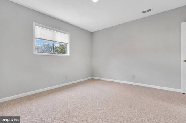 Building Photo - 208 Skyhill Rd