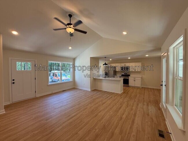 Building Photo - 387 Forest Grove Rd