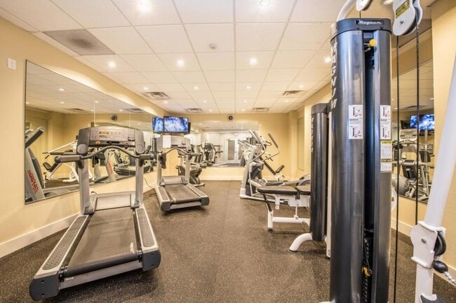 Building Photo - 1028 E Juneau Ave