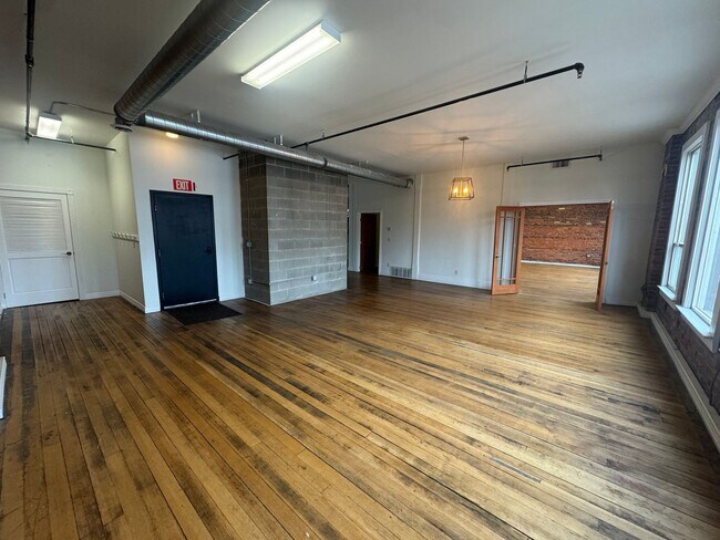 Building Photo - 811 Cook Building