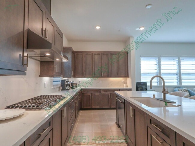 Building Photo - 1107 Artemisia Ter