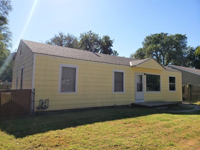 Building Photo - 1101 Luther E