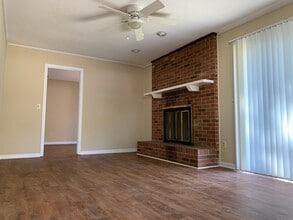 Building Photo - 814 Robin Hood Trail