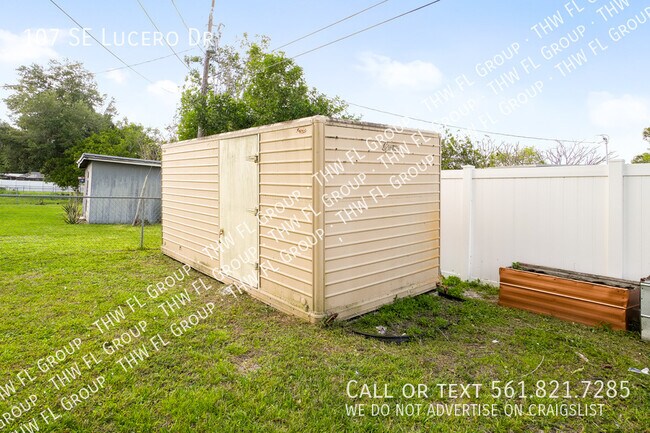 Building Photo - 107 SE Lucero Dr