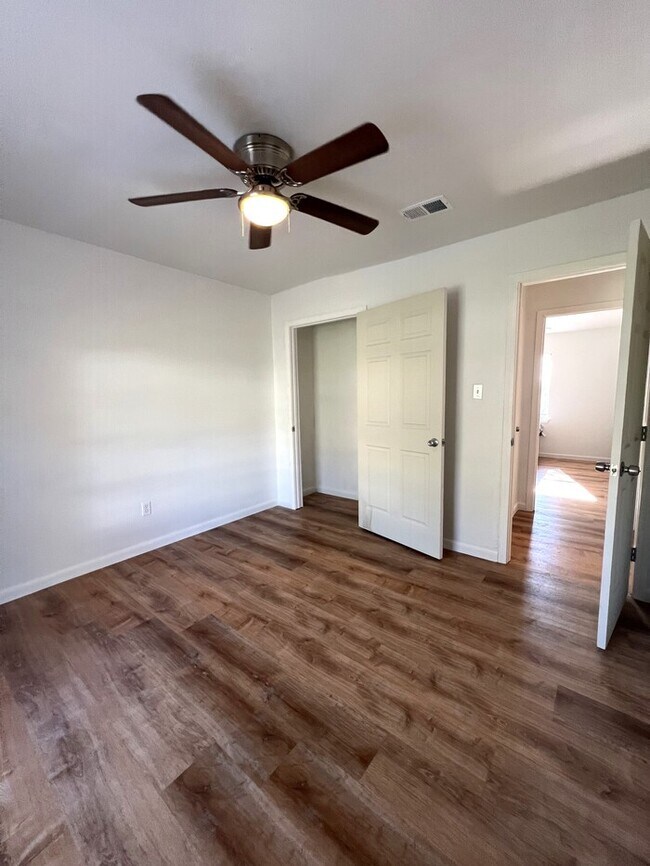 Building Photo - 325 Ferguson Ave