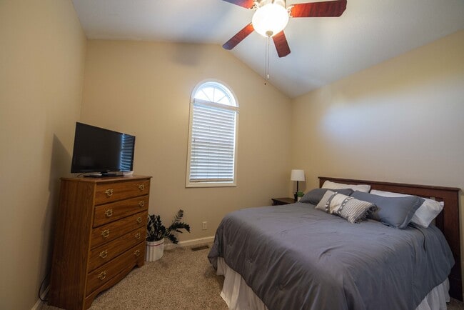 Building Photo - 5 Bedroom, 3 Bathroom house with completed...
