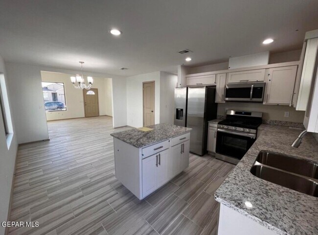 Building Photo - 617 Cedarwood Ave