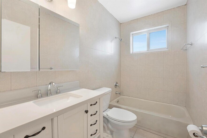 Building Photo - 585 NW 182nd Ter