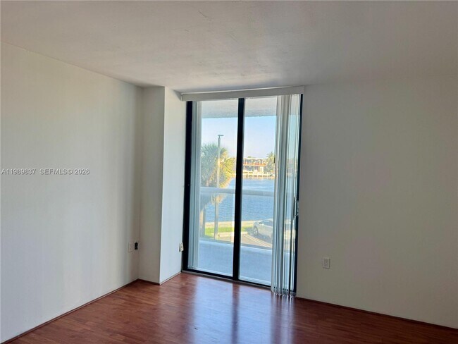 Building Photo - 20515 E Country Club Dr