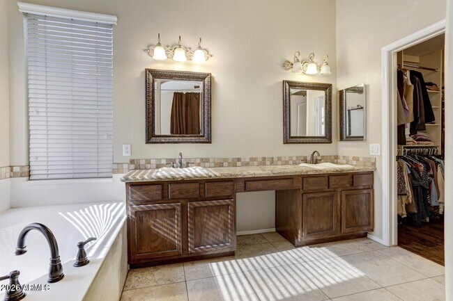 Building Photo - 5339 W Buffalo Pl