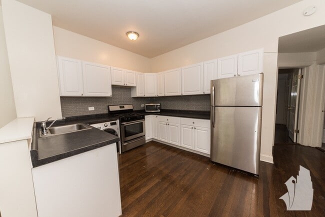Building Photo - 2905 N Mildred Ave