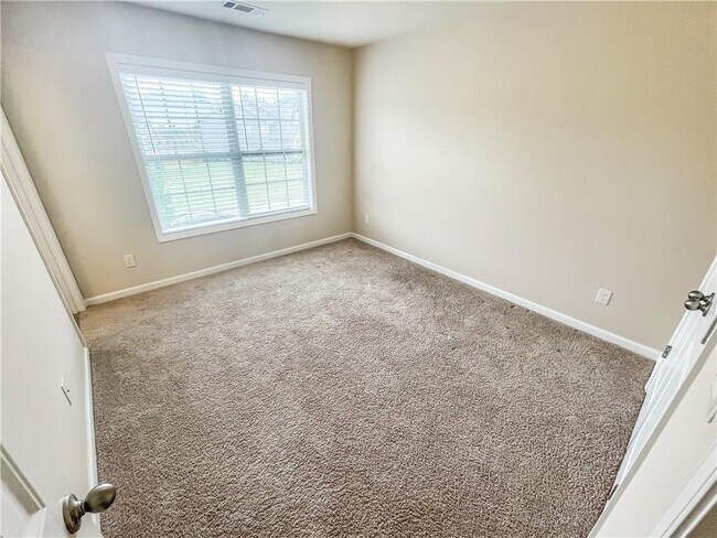 Building Photo - 5840 Zelkova Dr