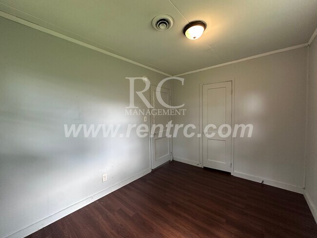 Building Photo - 1012 Giddings-