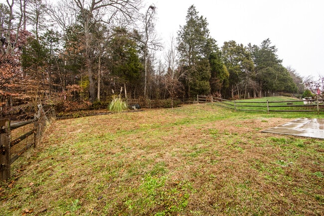 Building Photo - Great 3BD/2.5BA Home in Desirable Highland Creek!