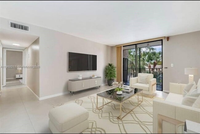 Building Photo - 9678 Fontainebleau Blvd