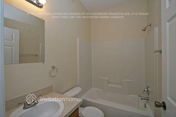 Building Photo - 1613 Stanley Ave