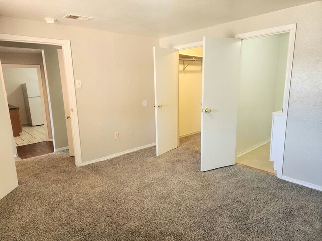 Building Photo - 905/907 N Ave K - duplex