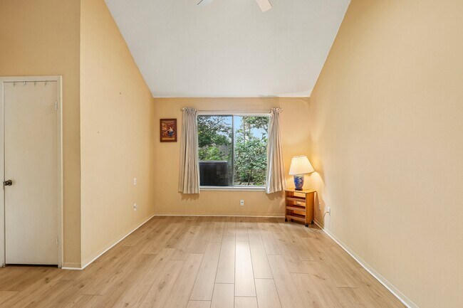 Building Photo - 1723 Sullins Way
