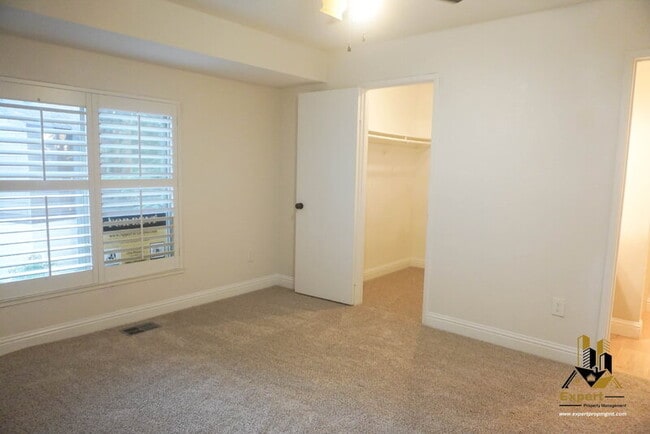 Building Photo - 3605 Larchmont Square Ln