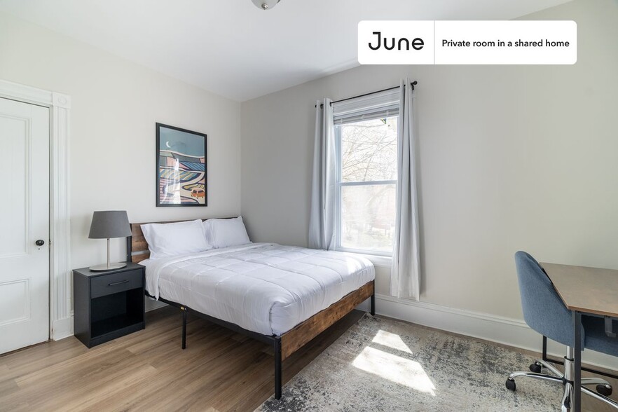 Primary Photo - Private bedroom in 3 bed/1 bath Home