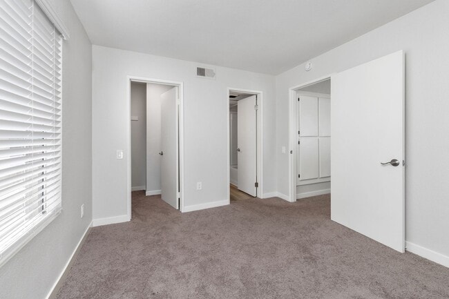 Building Photo - CITY HEIGHTS LOVELY 2 BD, 2 BA, RENOVATED. CLOSE TO YMCA, SCHOOLS