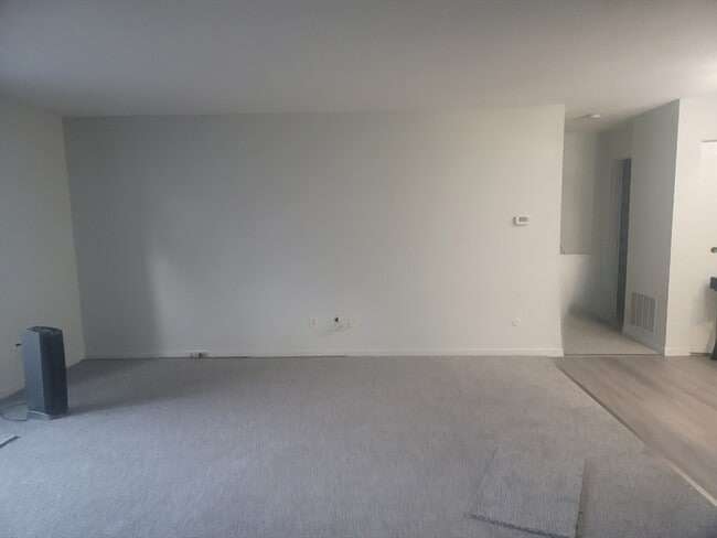 Building Photo - 5 Thayer Pond Dr