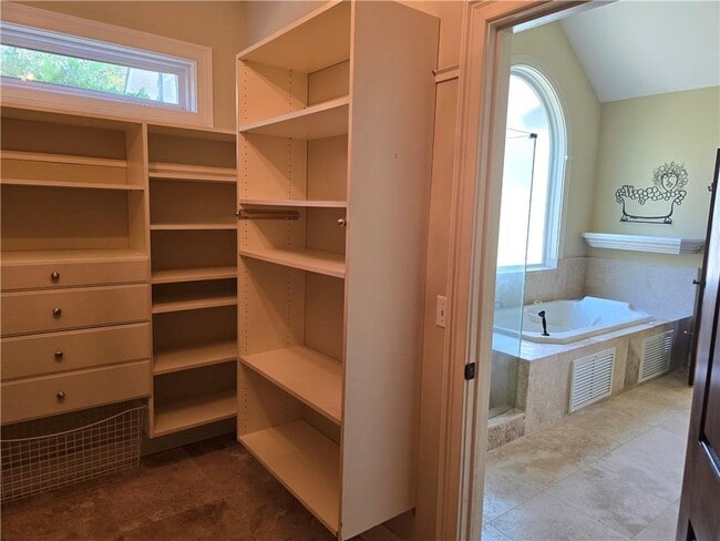 Building Photo - 205 Sutherland Dr