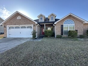 Building Photo - 59 Forest St NE