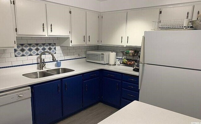Building Photo - 175 Garden Park Dr
