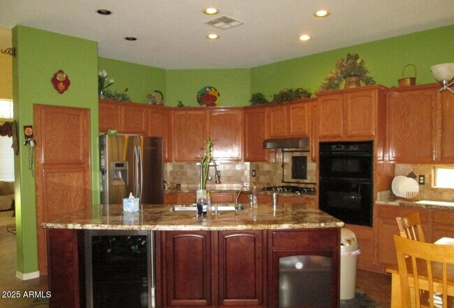 Building Photo - 2520 S Dragoon Dr