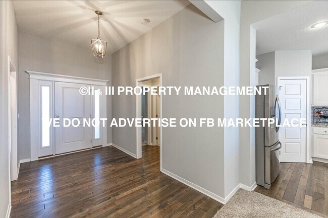 Building Photo - 12566 S Canyon Dr