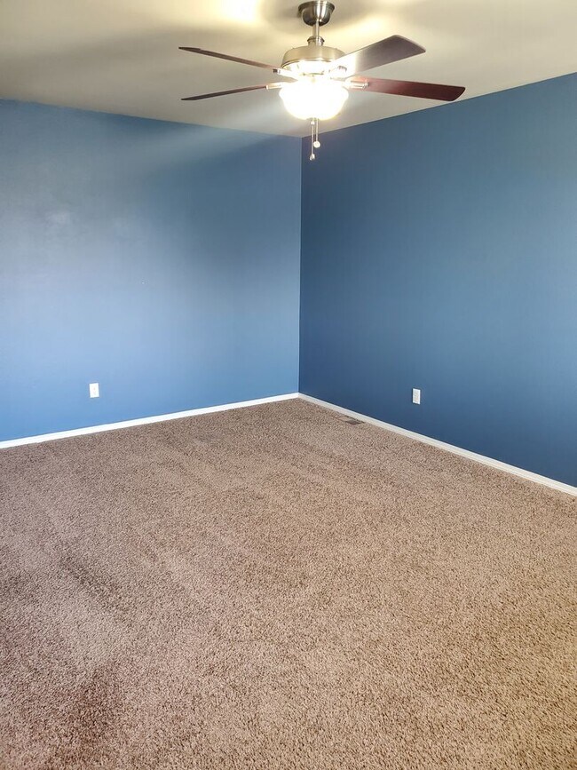 Building Photo - Beautiful 2 Story Home!