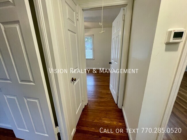 Building Photo - 6328 Oakview Ln