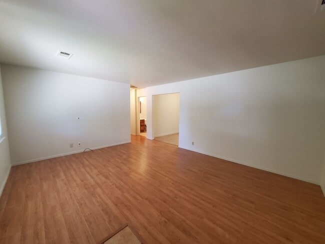 Building Photo - 3 Bedroom 2 Bath House with Large Yard Available Now!