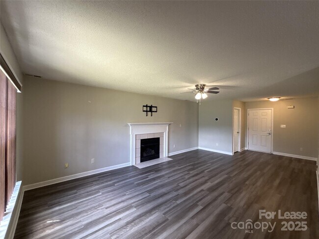 Building Photo - 3006 Longspur Dr