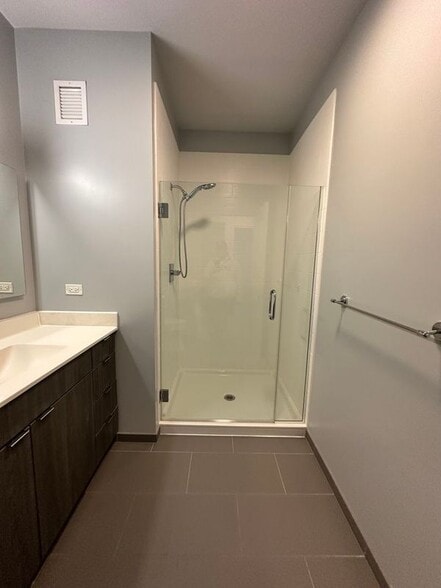 Building Photo - 1025 W Addison St