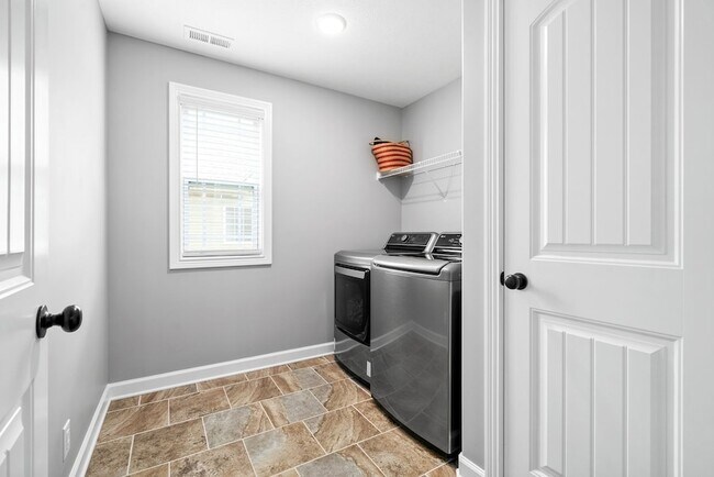 Building Photo - 1607 Ellie Piper Cir