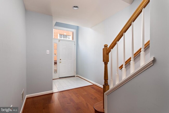 Building Photo - 1122 N Vernon St