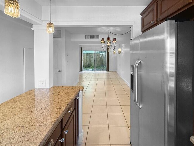 Building Photo - 811 W Oakland Park Blvd