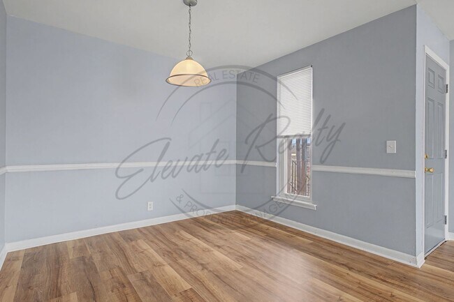 Building Photo - Two Bedroom Condo, First Floor, across from Madison Park with stackable washer/dryer!