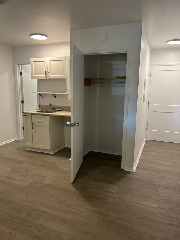 Building Photo - 663 N Main St